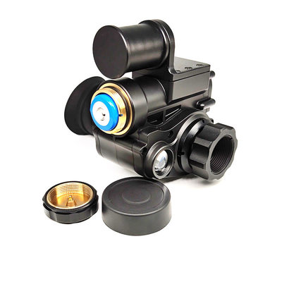 1x24mm zet de Infrarode Telescoop van de Nachtvisie, Monocular van de Nachtvisie met Helm op